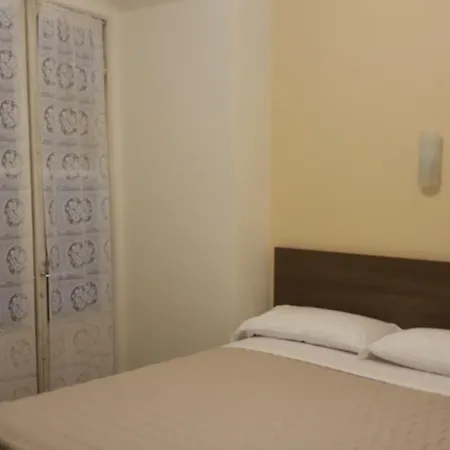 Hotel Tommaseo Genoa Room photo